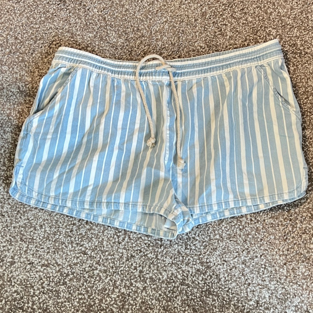 Striped shorts with ties